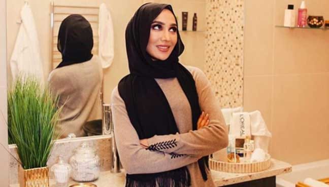 Model bertudung L’Oreal tukar pendirian terhadap Palestin dikecam