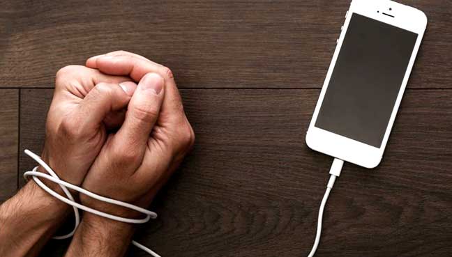 Apple should address youth phone addiction, say two large investors