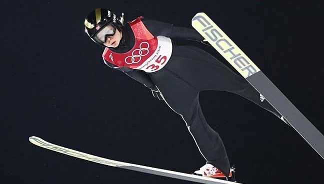 Norway’s Lundby flies through blizzard to take gold