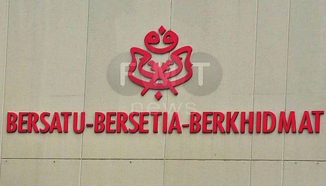 Mahkamah tolak permohonan 16 bekas ahli bubarkan Umno