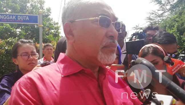 Ahli Umno berang selepas polis halang jumpa Najib