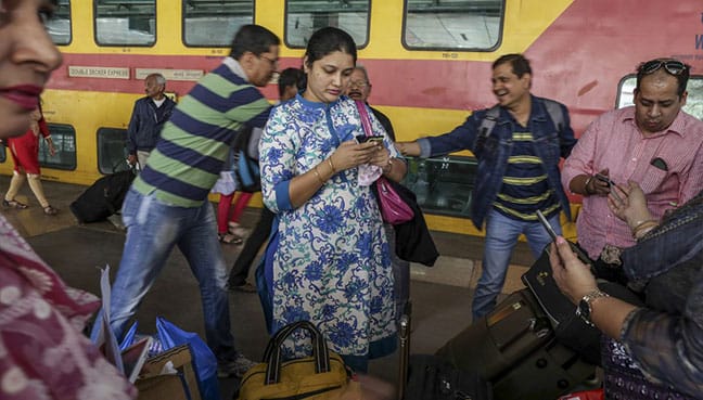 Google tackles Facebook in India with hyper-local social network