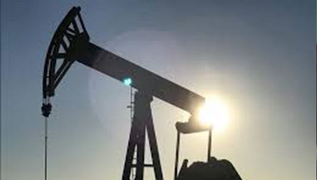 Oil rises amid outages, but OPEC policy and escalating trade rows weigh