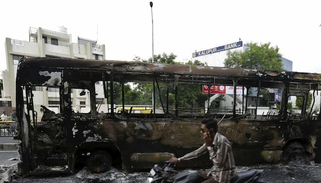 Bus plunges into Indian gorge, leaving 14 dead