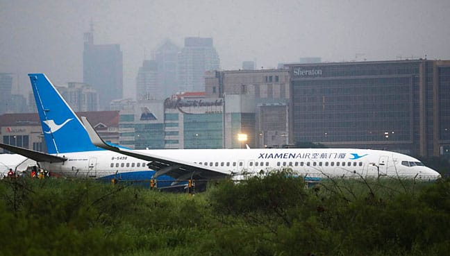Batal 12 penerbangan kerana pesawat tergelincir di lapangan terbang Manila