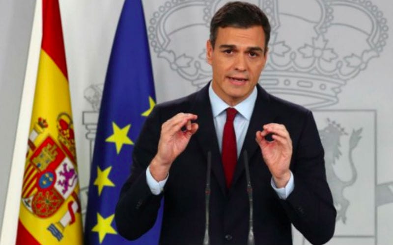 Spanish PM tells Catalan leader to denounce violence