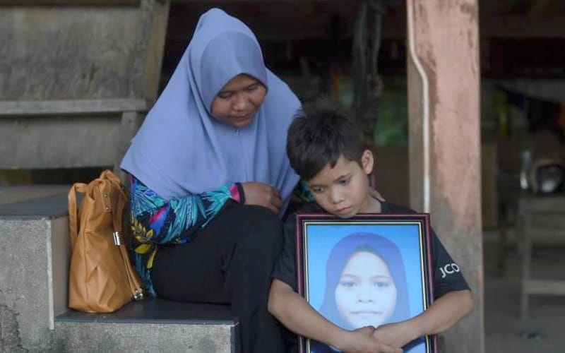 Jenazah kanak-kanak dibunuh dengan kejam selamat dikebumikan