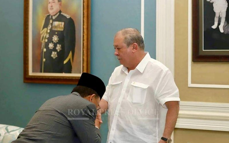Sultan Johor terima Osman Sapian menghadap