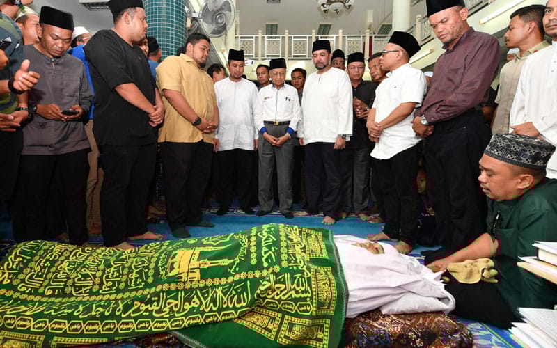 Dr M sebak selepas ziarah jenazah Md Farid