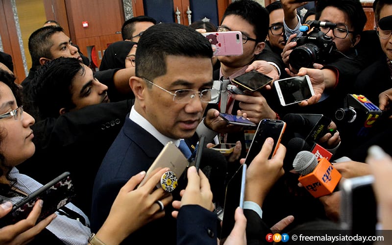 Azmin tepis laporan badan pemikir dakwa PM ‘cengkam’ GLC