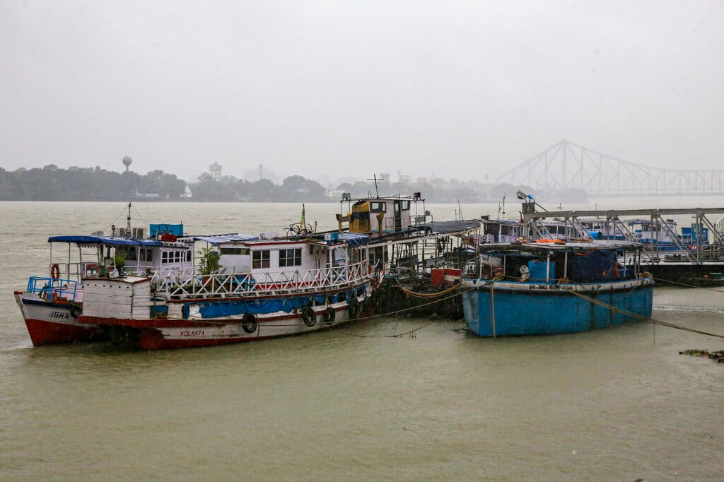 Cyclone Bulbul death toll rises to 12 in Bangladesh, 5 fishermen missing