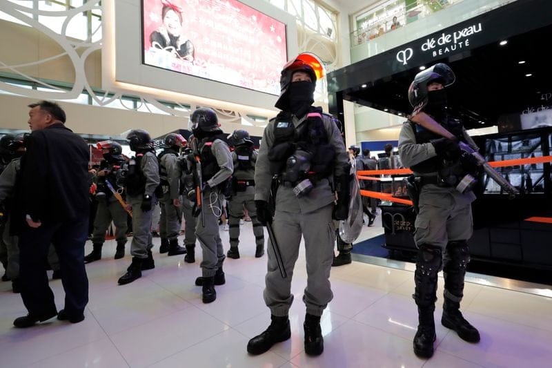Hong Kong police arrest protesters in shopping mall
