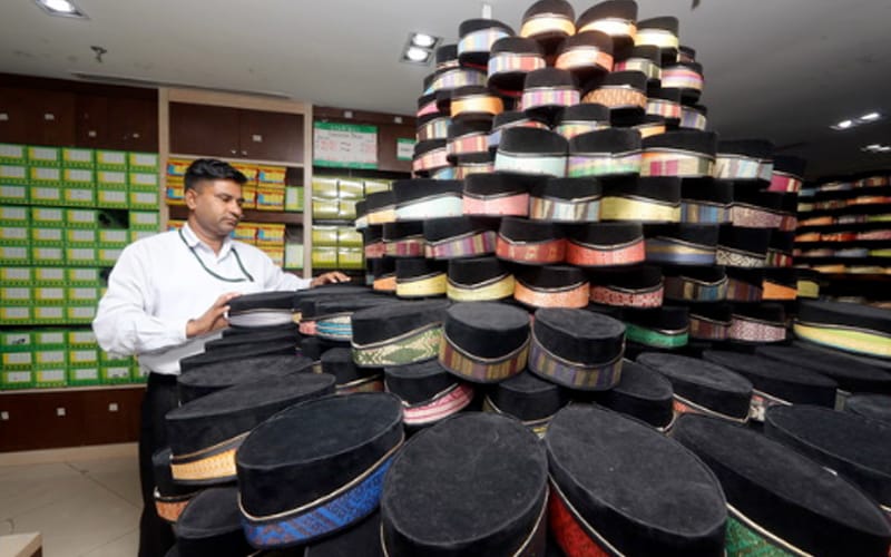 Penjawat awam lelaki di Kelantan wajib bersongkok setiap Khamis