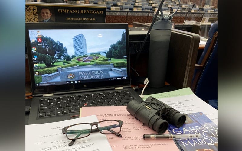 Bawa teropong ke Dewan Rakyat, Maszlee curi tumpuan warganet