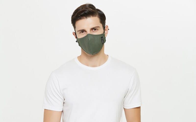 Are masks the ultimate accessory for seduction today?