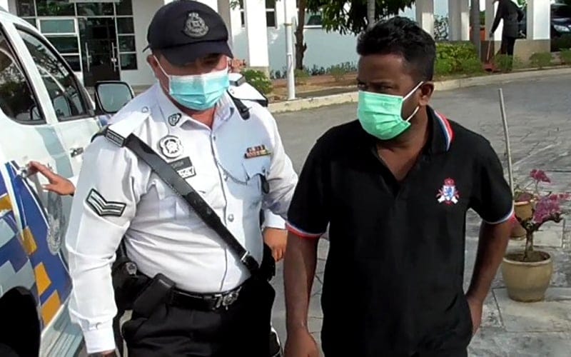 Pemandu lori mengaku salah rempuh 8 kereta di tempat parkir