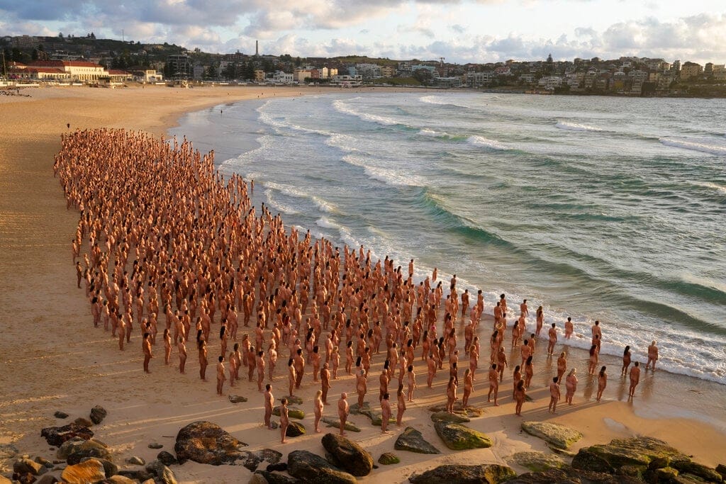Thousands of Australians strip for Tunick photo shoot
