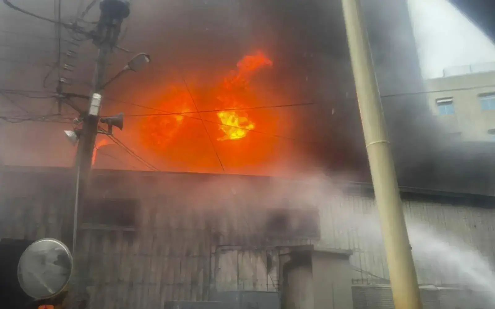 Bangunan hospital terbakar, 8 warga emas maut