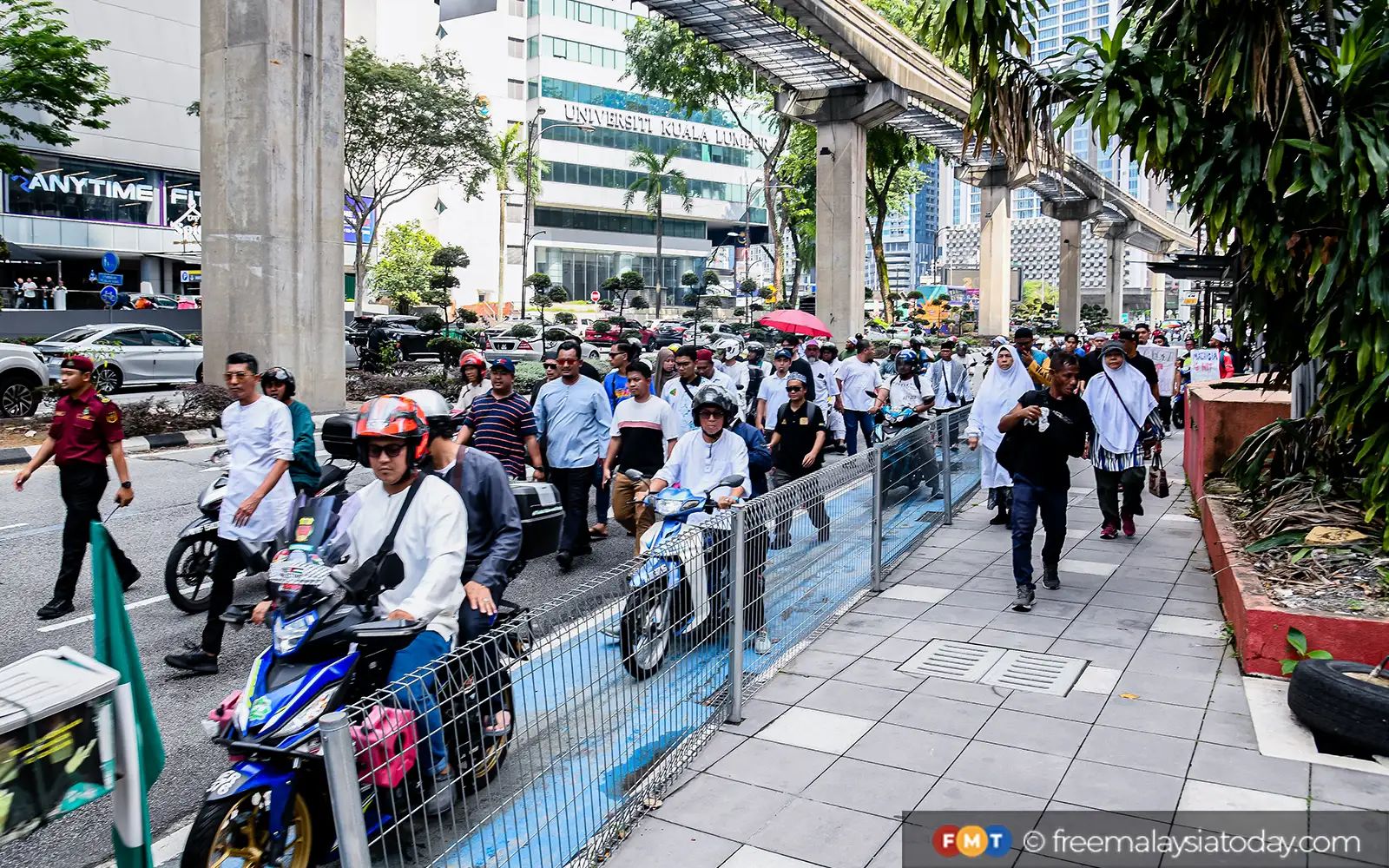 Kesatuan umat Islam dalam dunia yang berpecah-belah dan kacau-bilau