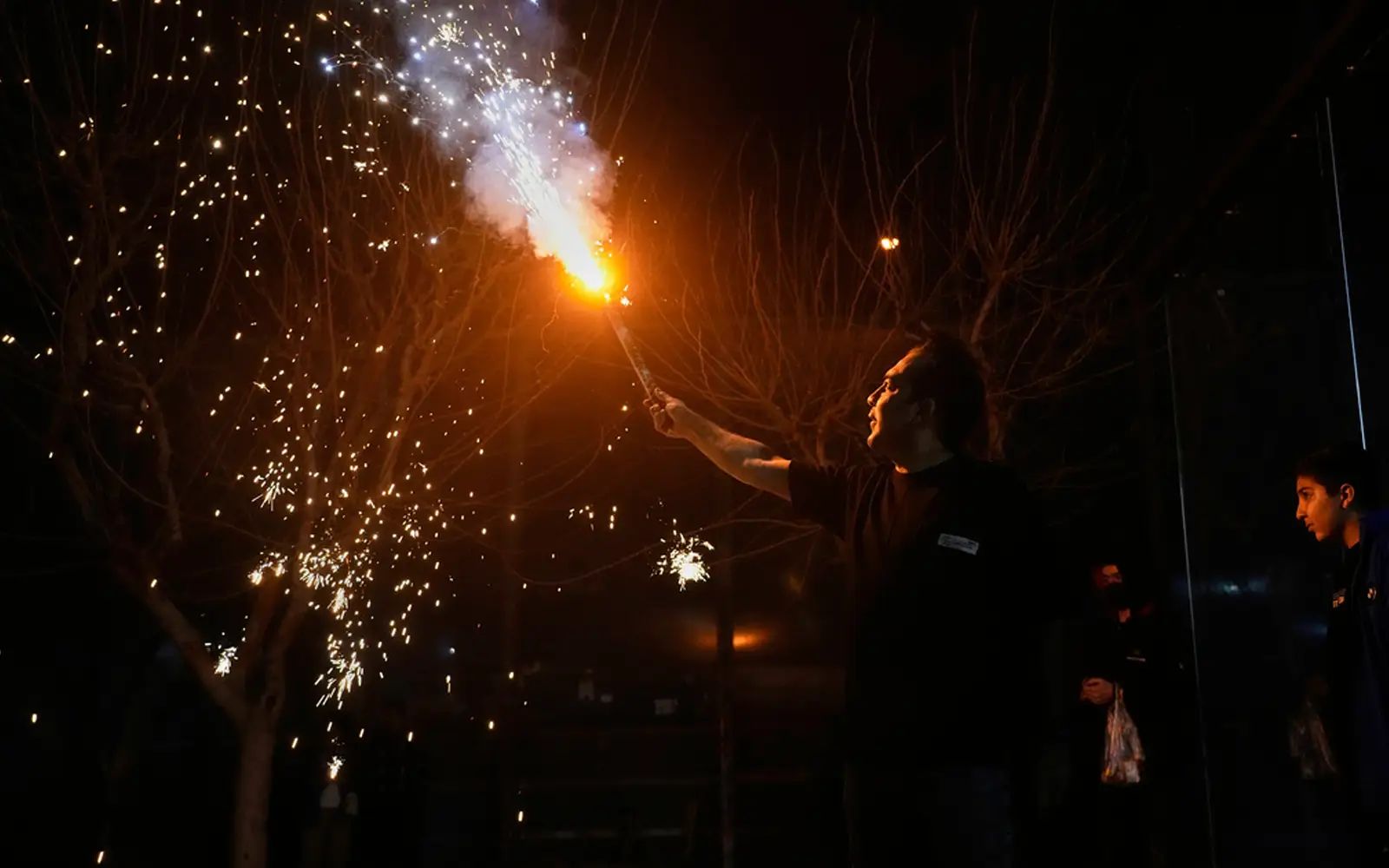 21 maut, lebih 6,000 cedera dalam festival api di Iran