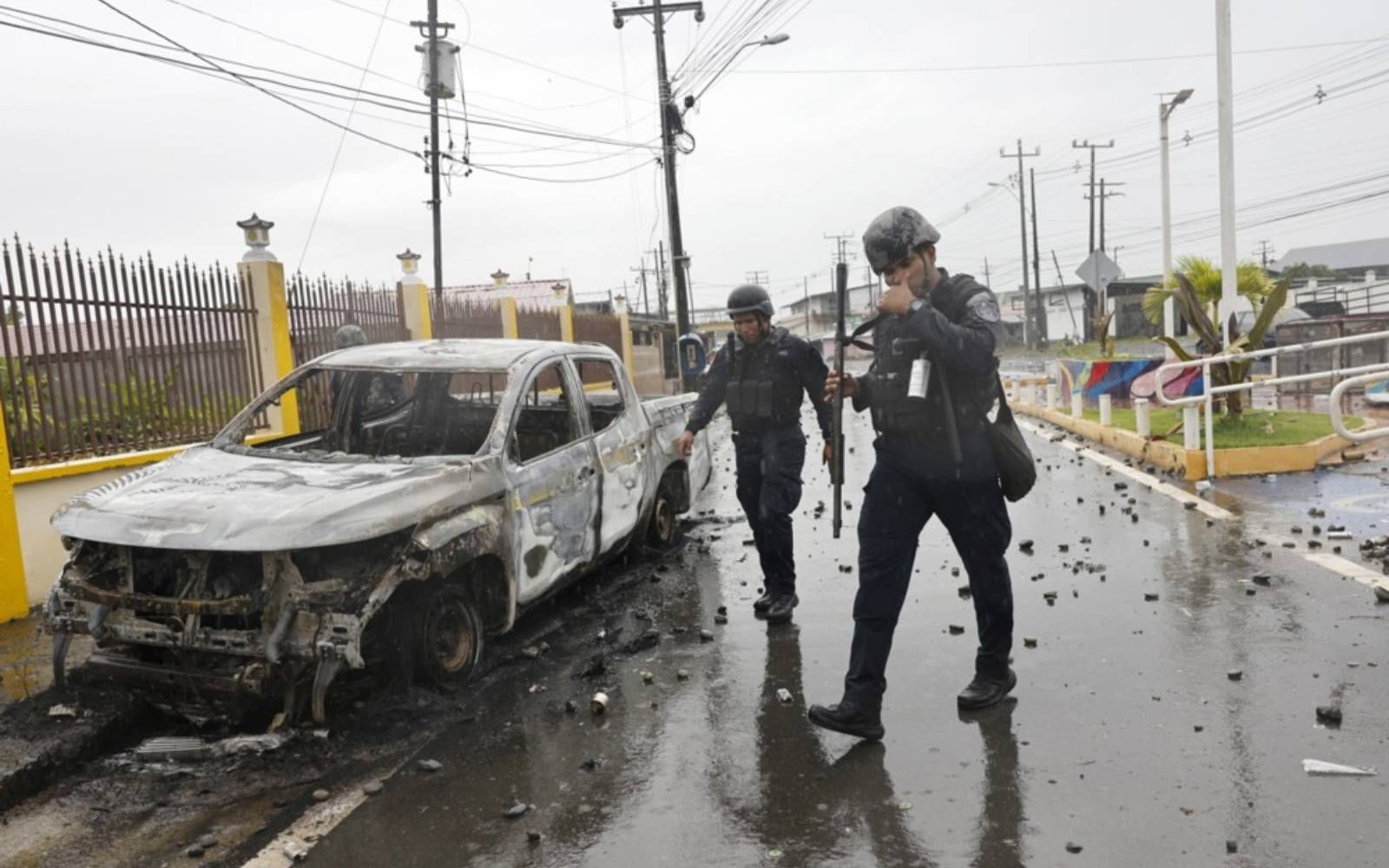 Panama cuts internet, cell phones in restive province