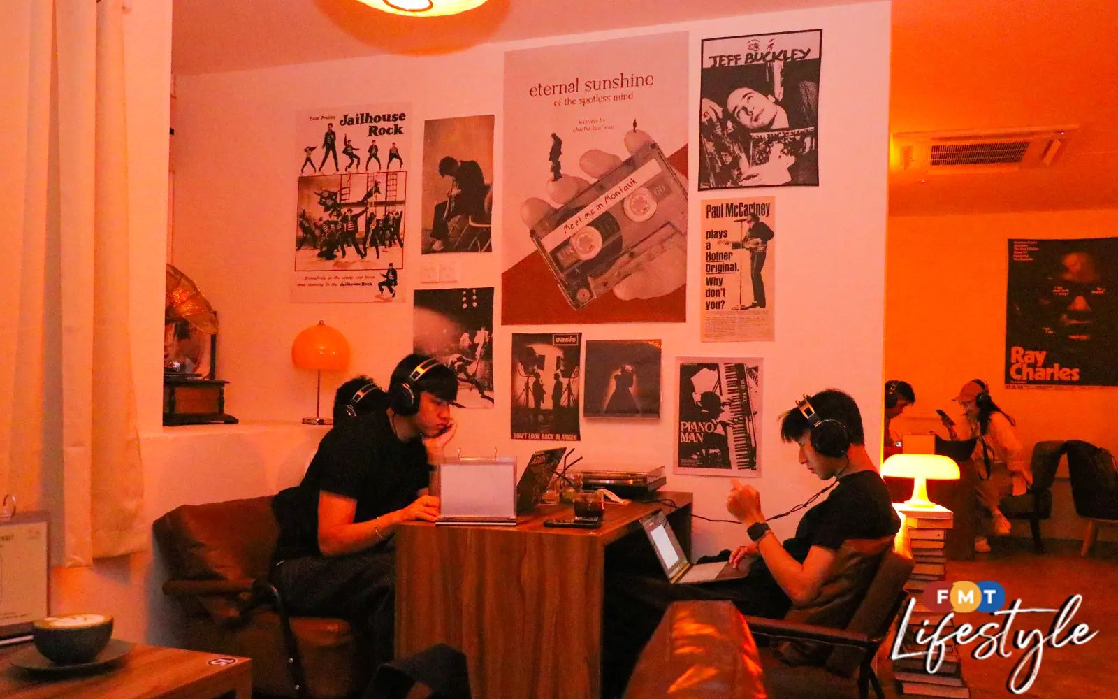 Eternyl Vinyl Cafe
