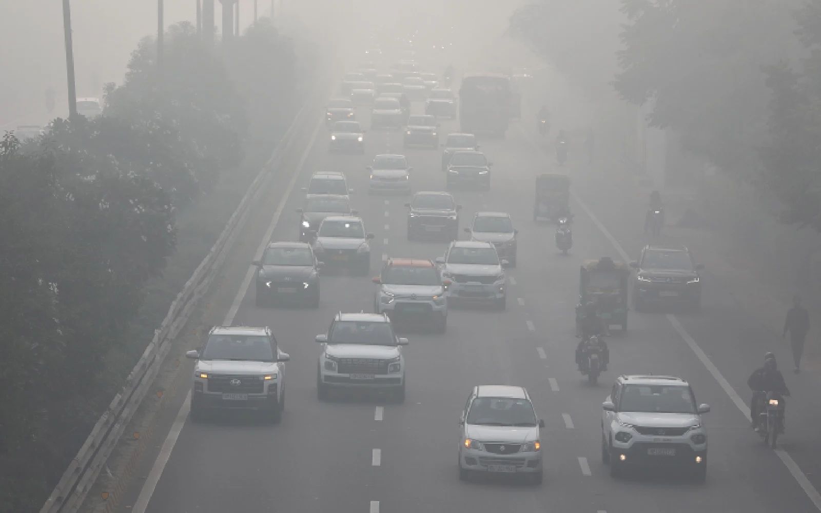 Delhi restricts vehicles, office attendance in bid to curb pollution