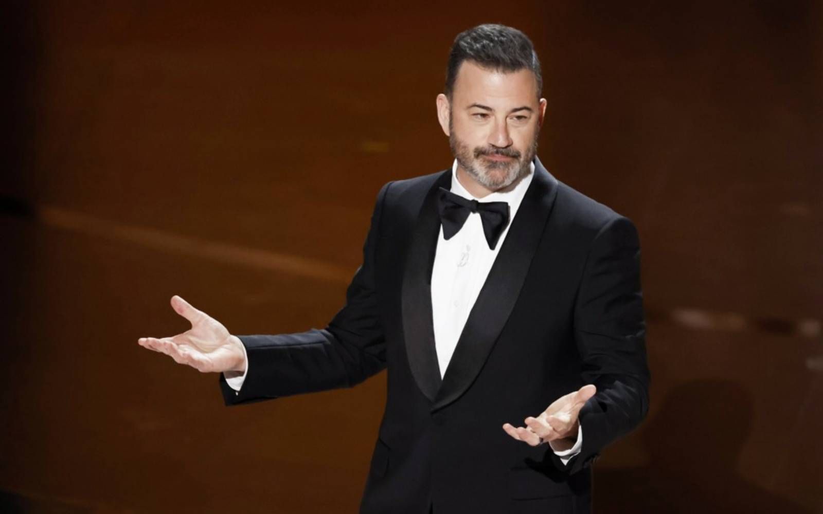 Jimmy Kimmel extends late night contract for a year