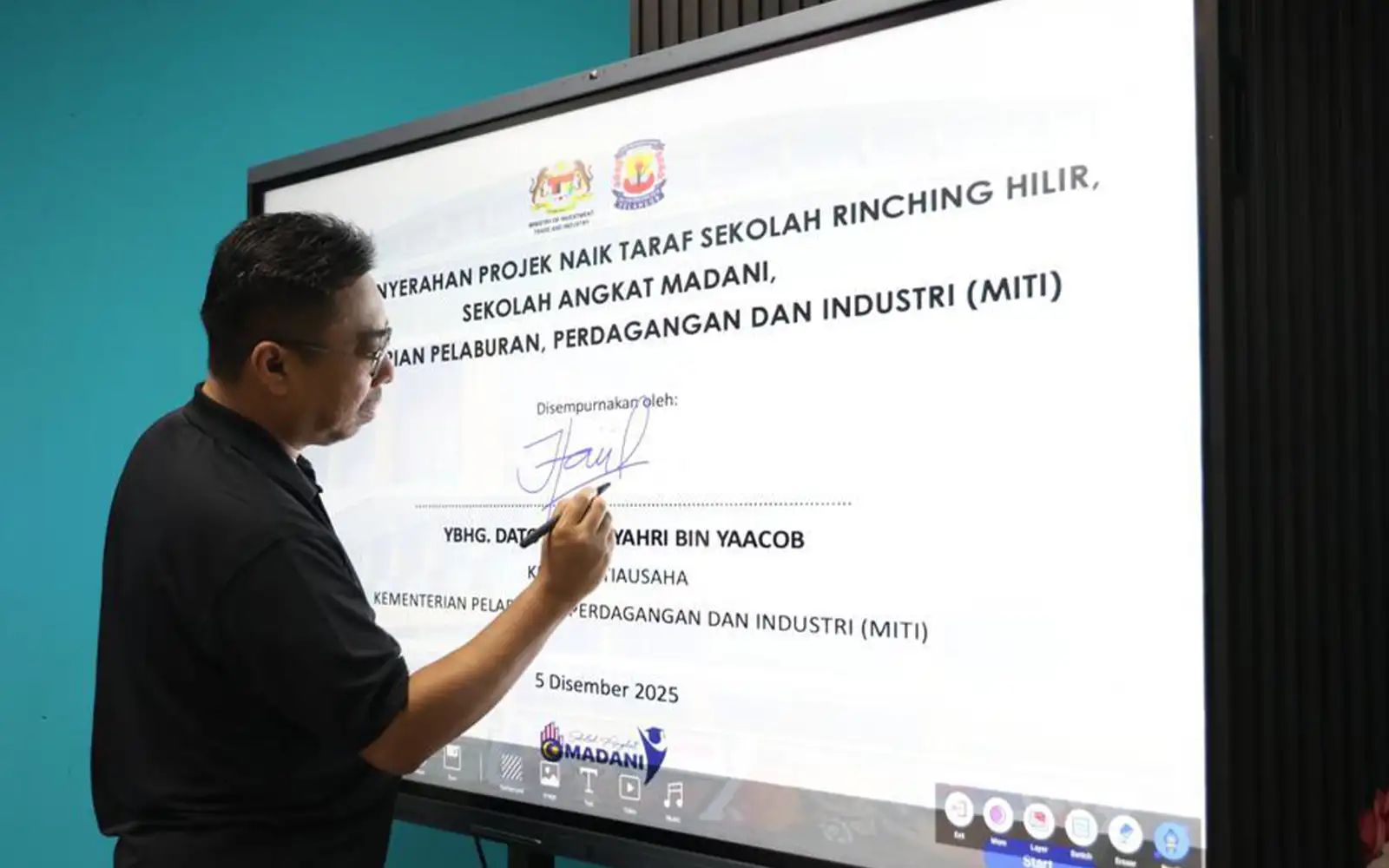 Miti siap awal projek kampung, sekolah angkat Madani di Semenyih