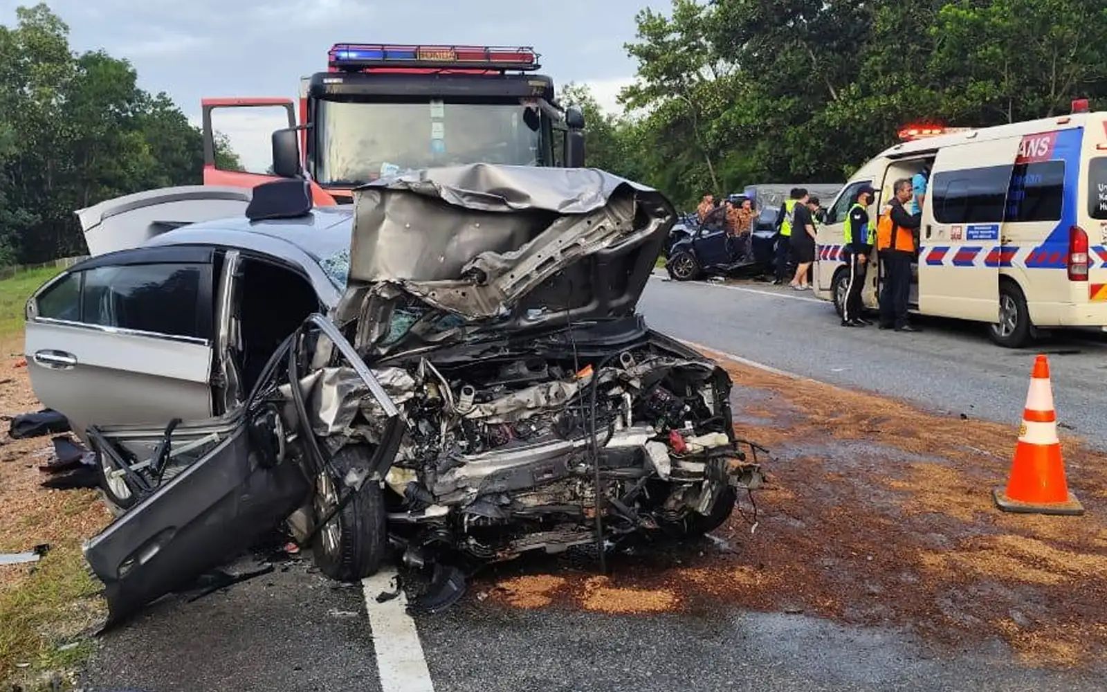 2 maut dalam nahas 3 kenderaan di Lebuhraya Senai-Desaru
