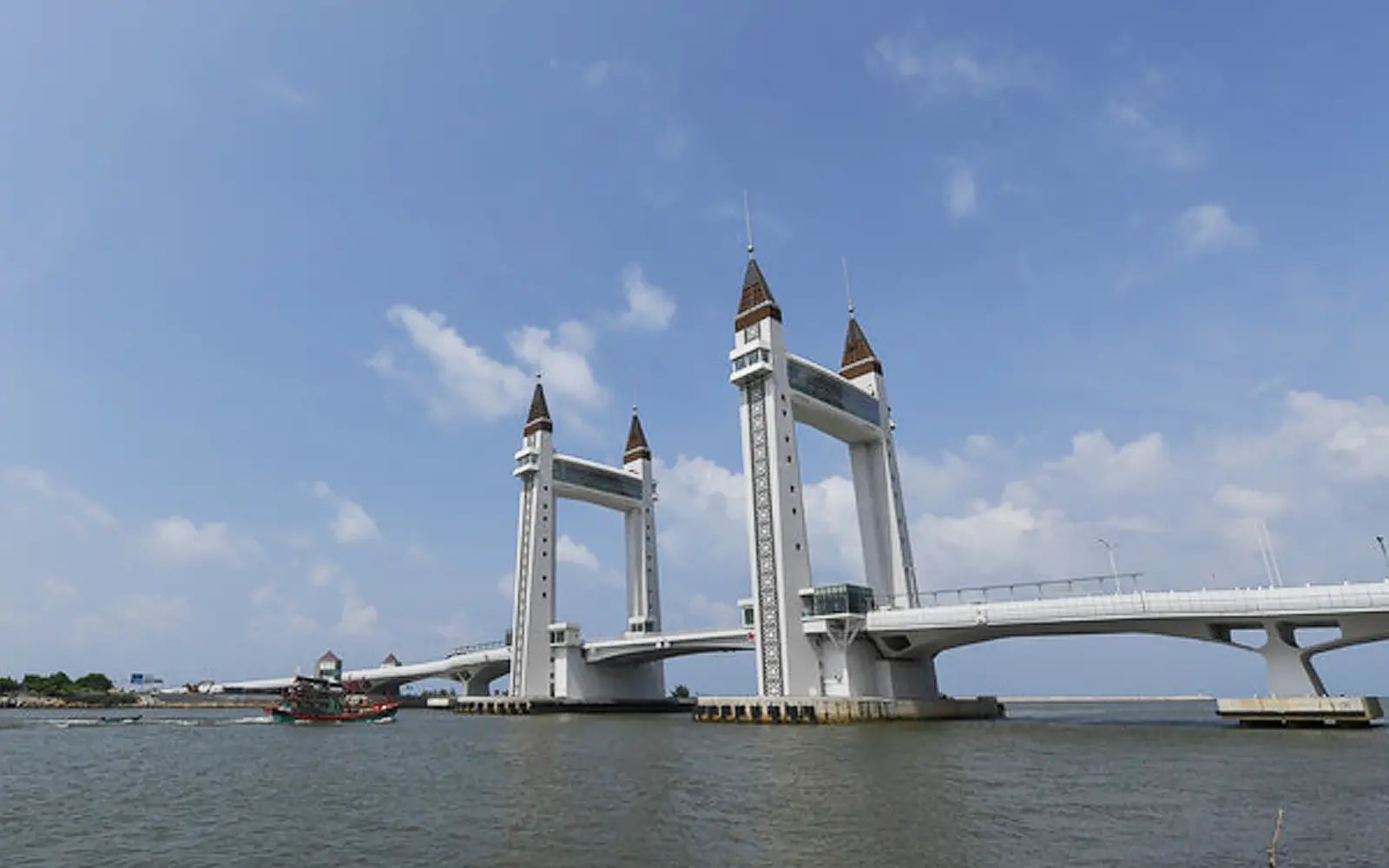 No more heavy vehicles on iconic Terengganu bridge from Jan 1