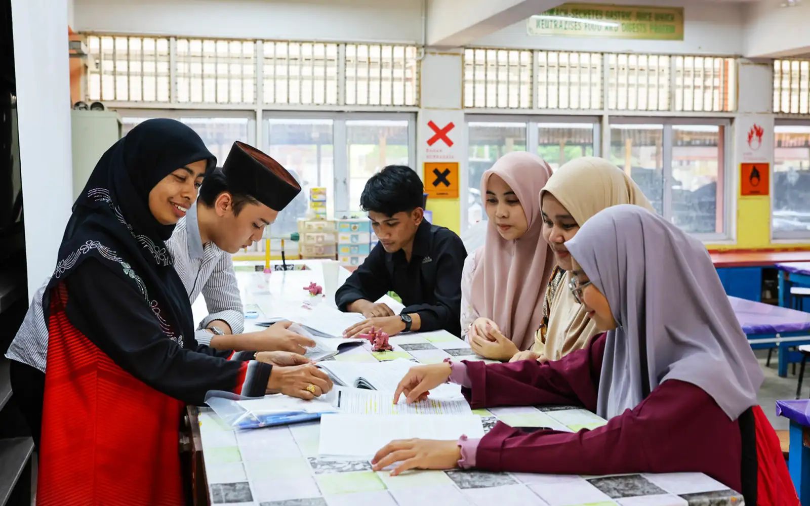 pelajar tingkatan enam sekolah