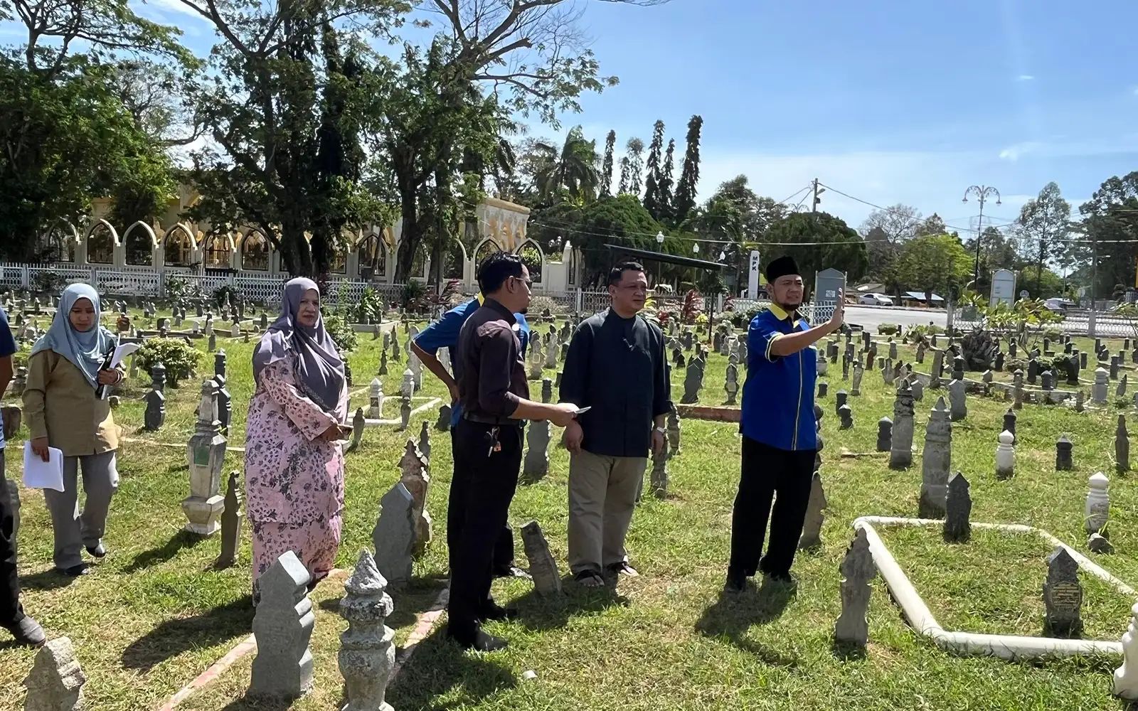 Urus tanah perkuburan Islam ikut piawaian seragam, efisien, titah Raja Muda Perlis