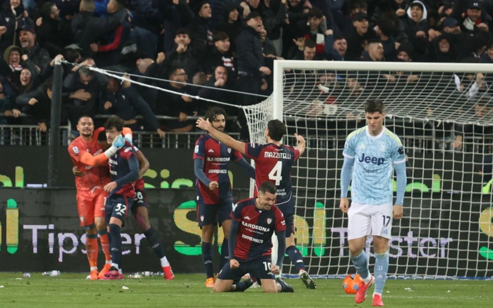 Juventus title hopes fade after defeat at Cagliari