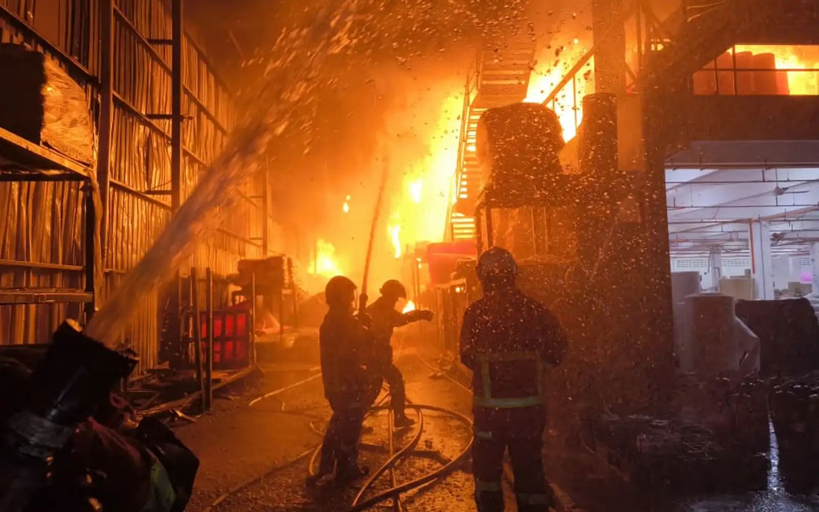 Kebakaran Kilang Olak Lempit Banting