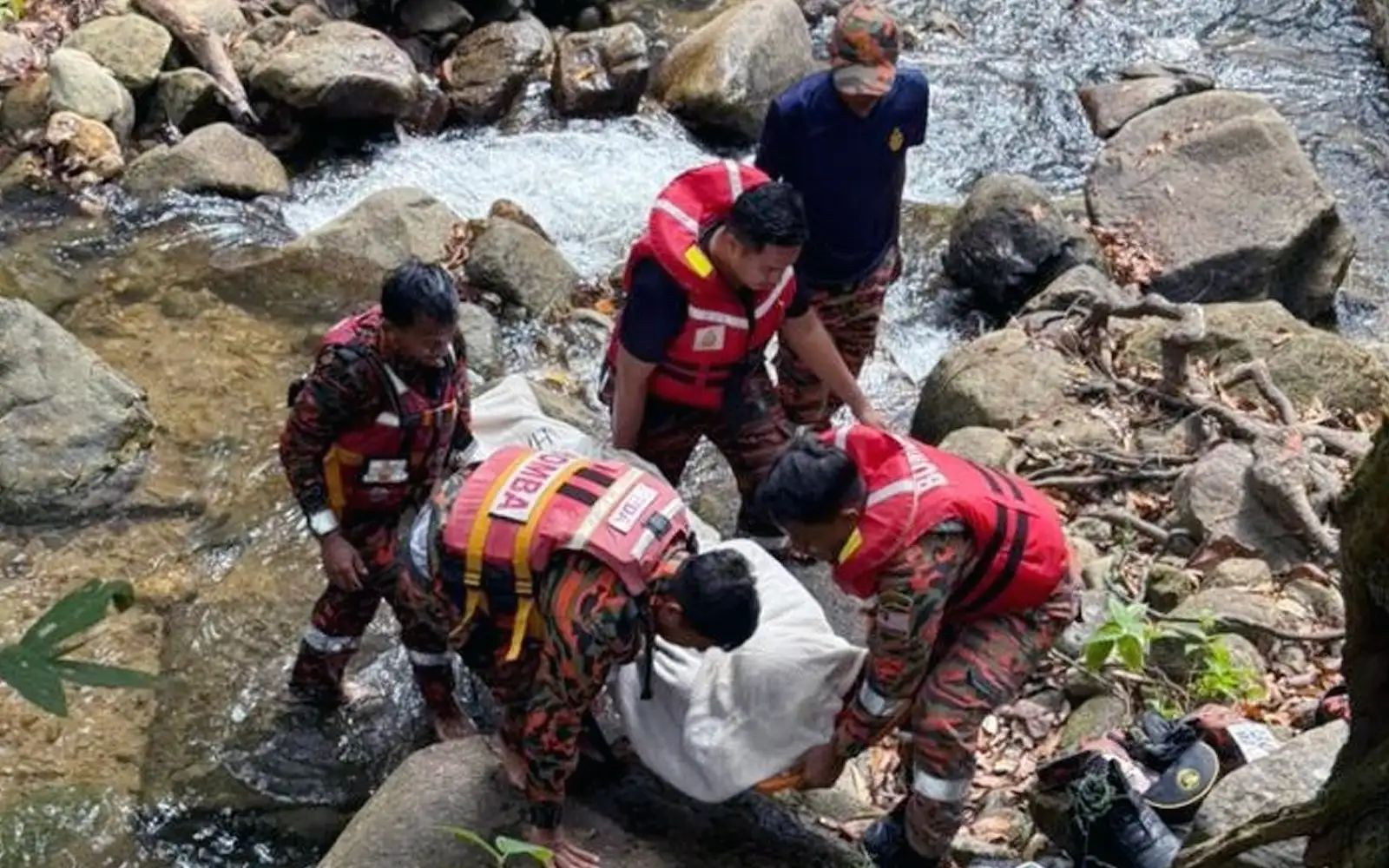 Remaja lemas ketika cuba selamatkan rakan