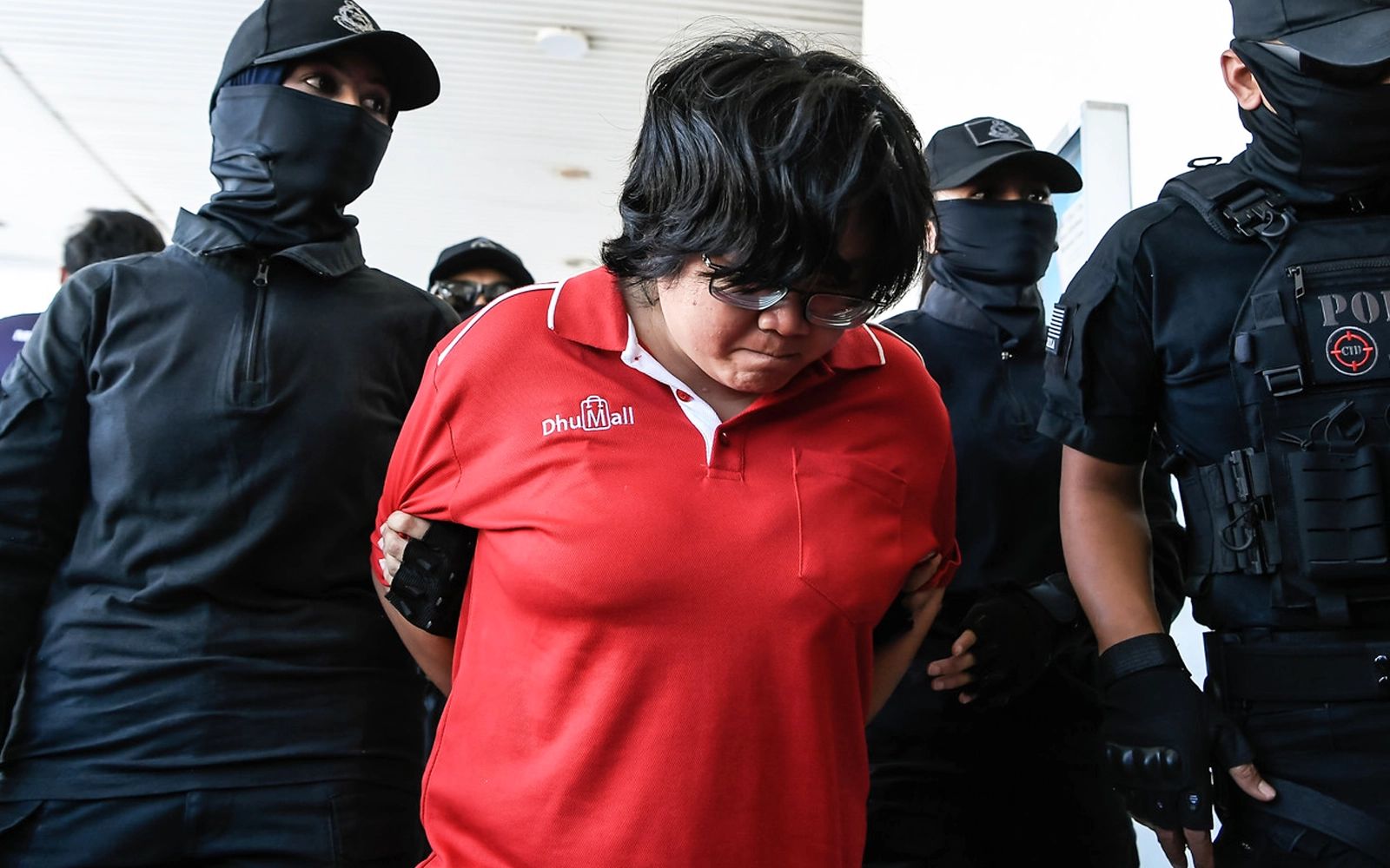 Pengarah syarikat mengaku tak salah tunjuk jari tengah, hina Islam