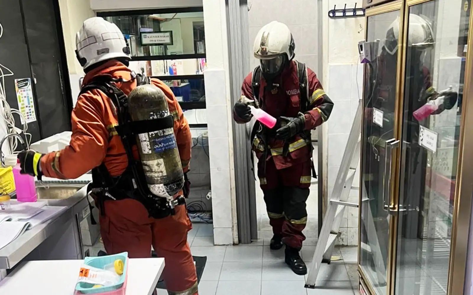 Pasukan khas bomba turun kerana bimbang kebocoran gas