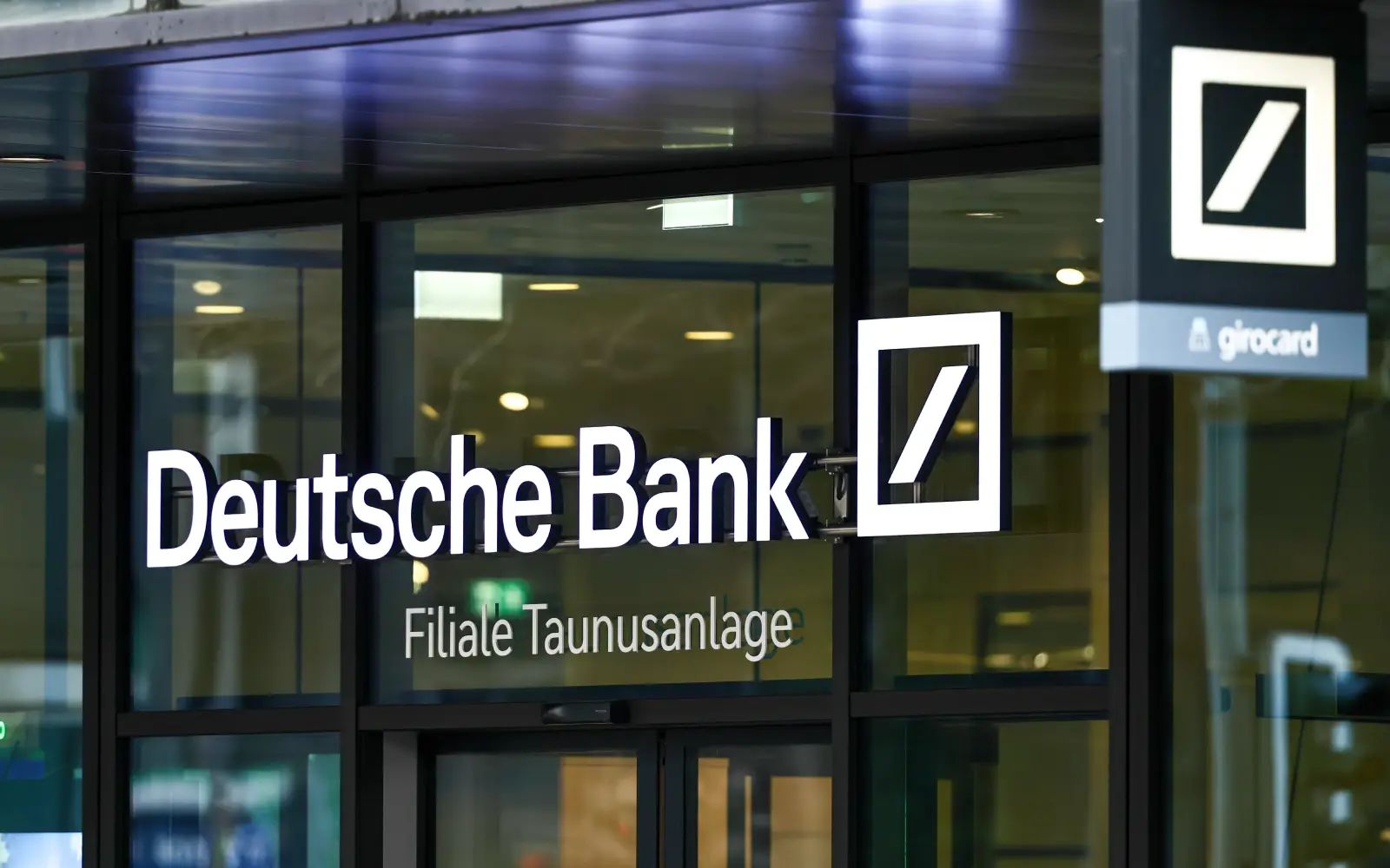 Deutsche Bank logs record profits, as new probe casts shadow