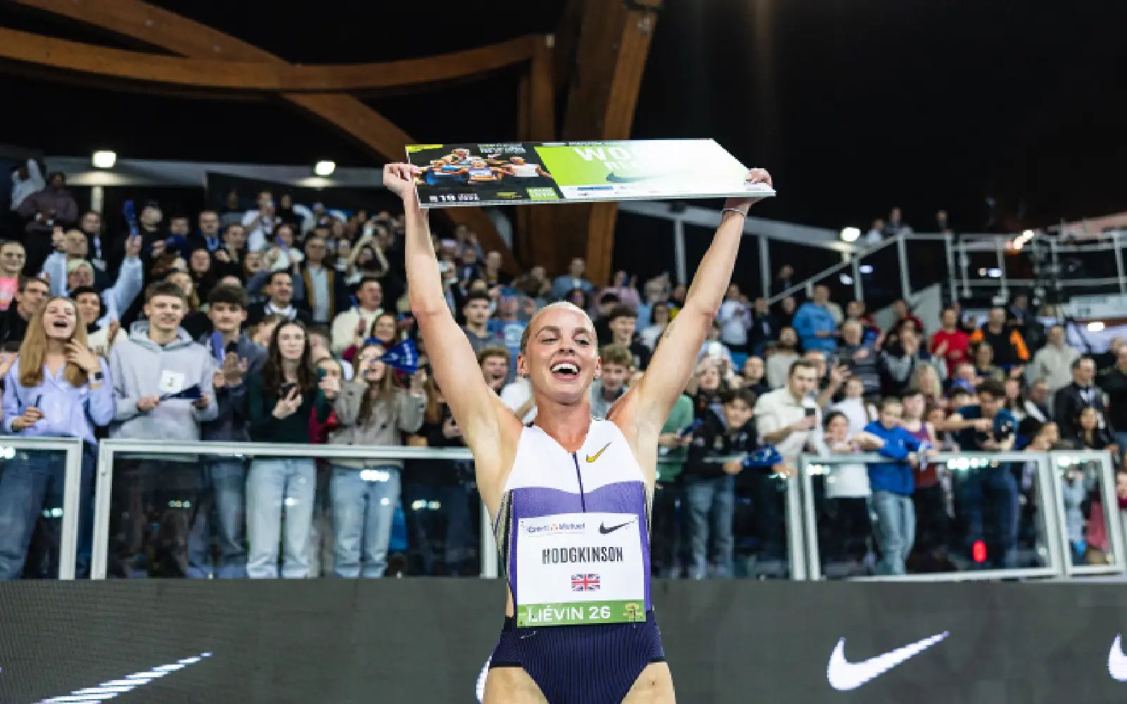 Hodgkinson sets women’s 800m world indoor record