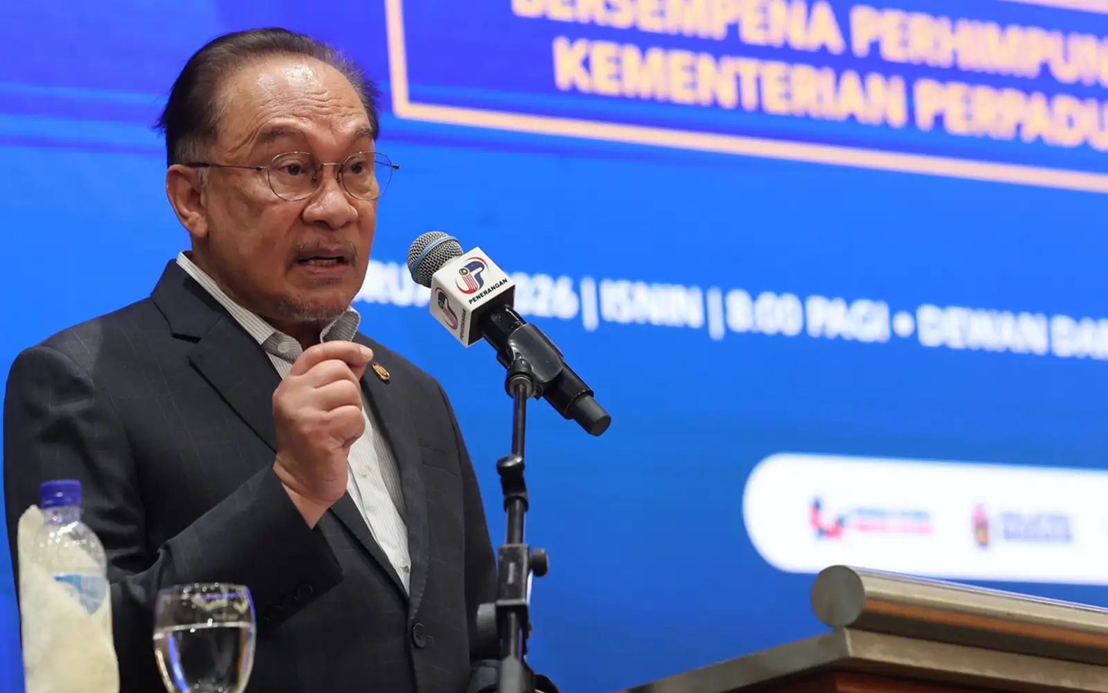 ‘Bersih’ rumah ibadat tak ikut peraturan, kata Anwar