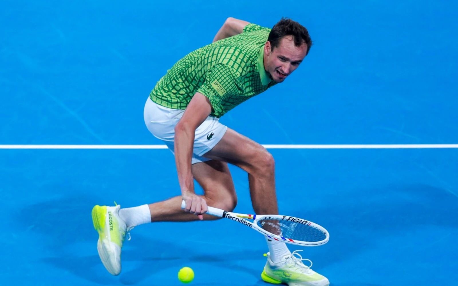 Medvedev sweeps past Brooksby to reach Dubai semis