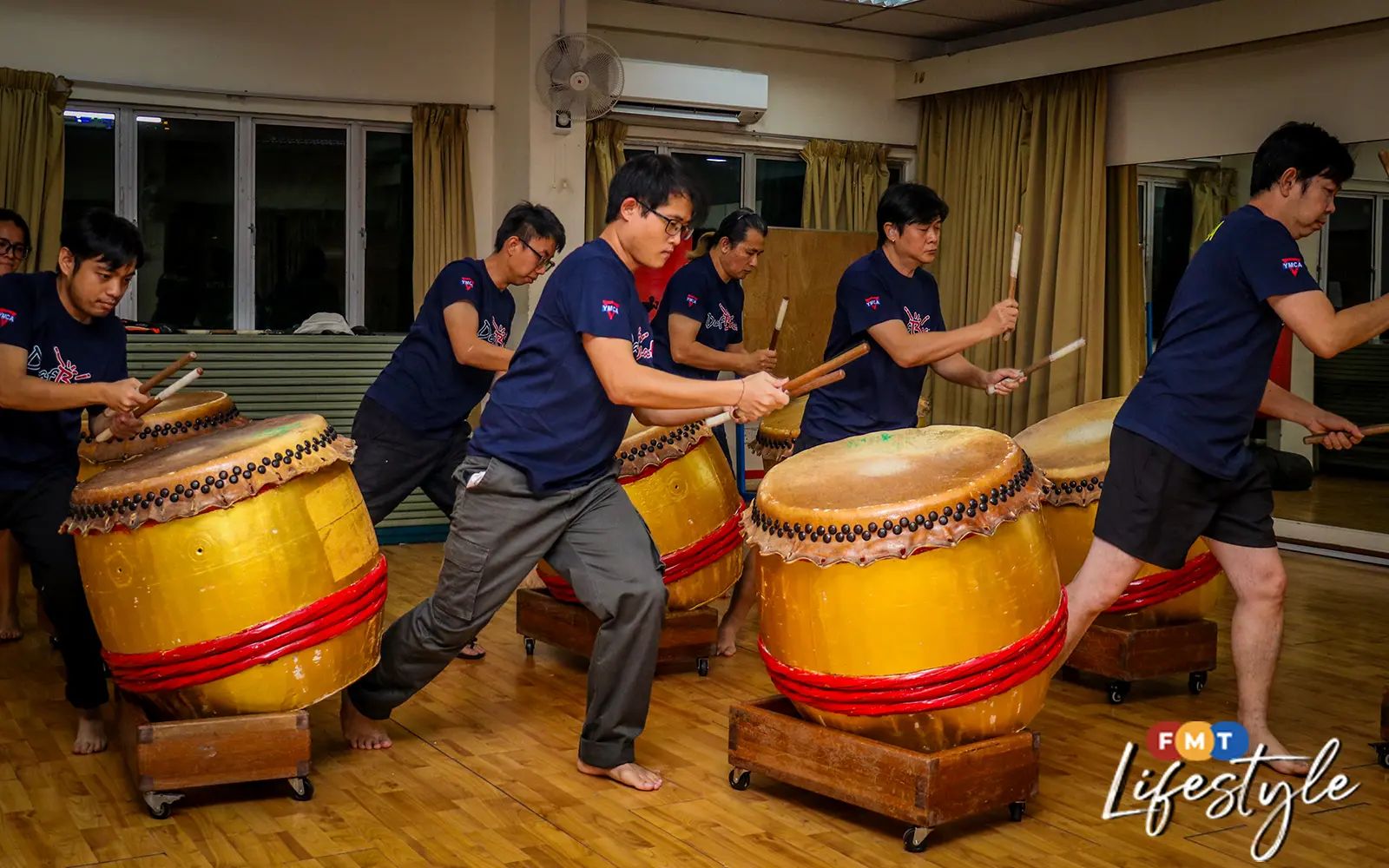 DeafBeat: drumming in sync, despite the inability to hear