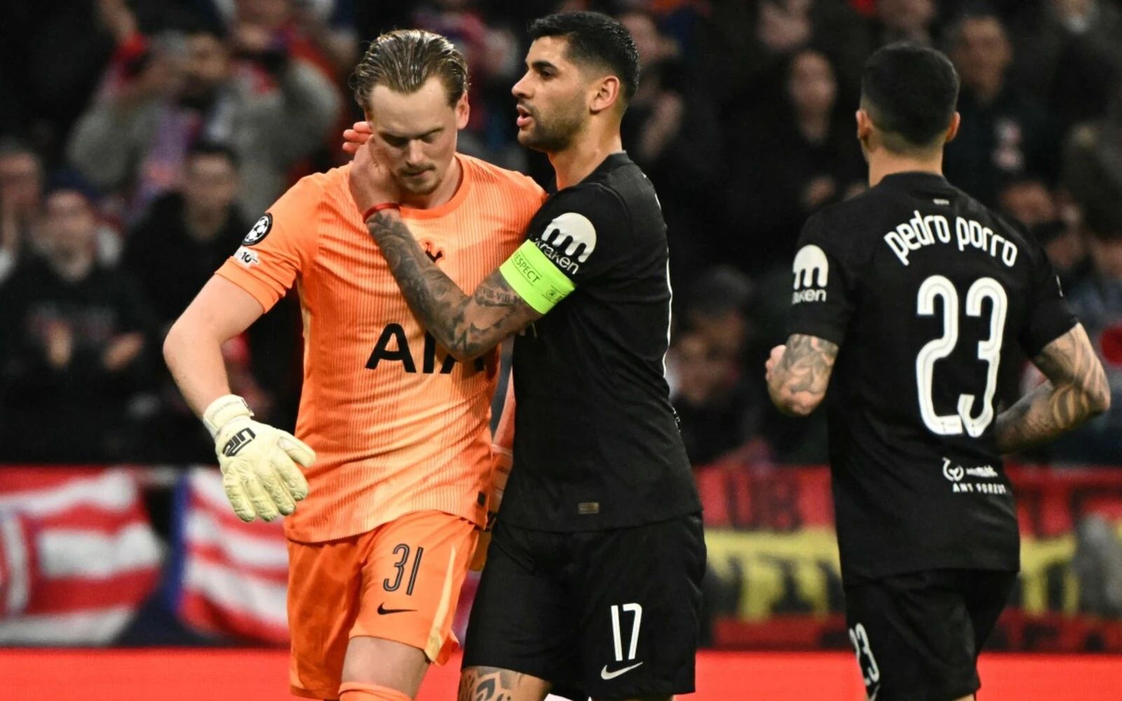 Early substitution of keeper Kinsky necessary, says Spurs coach Tudor