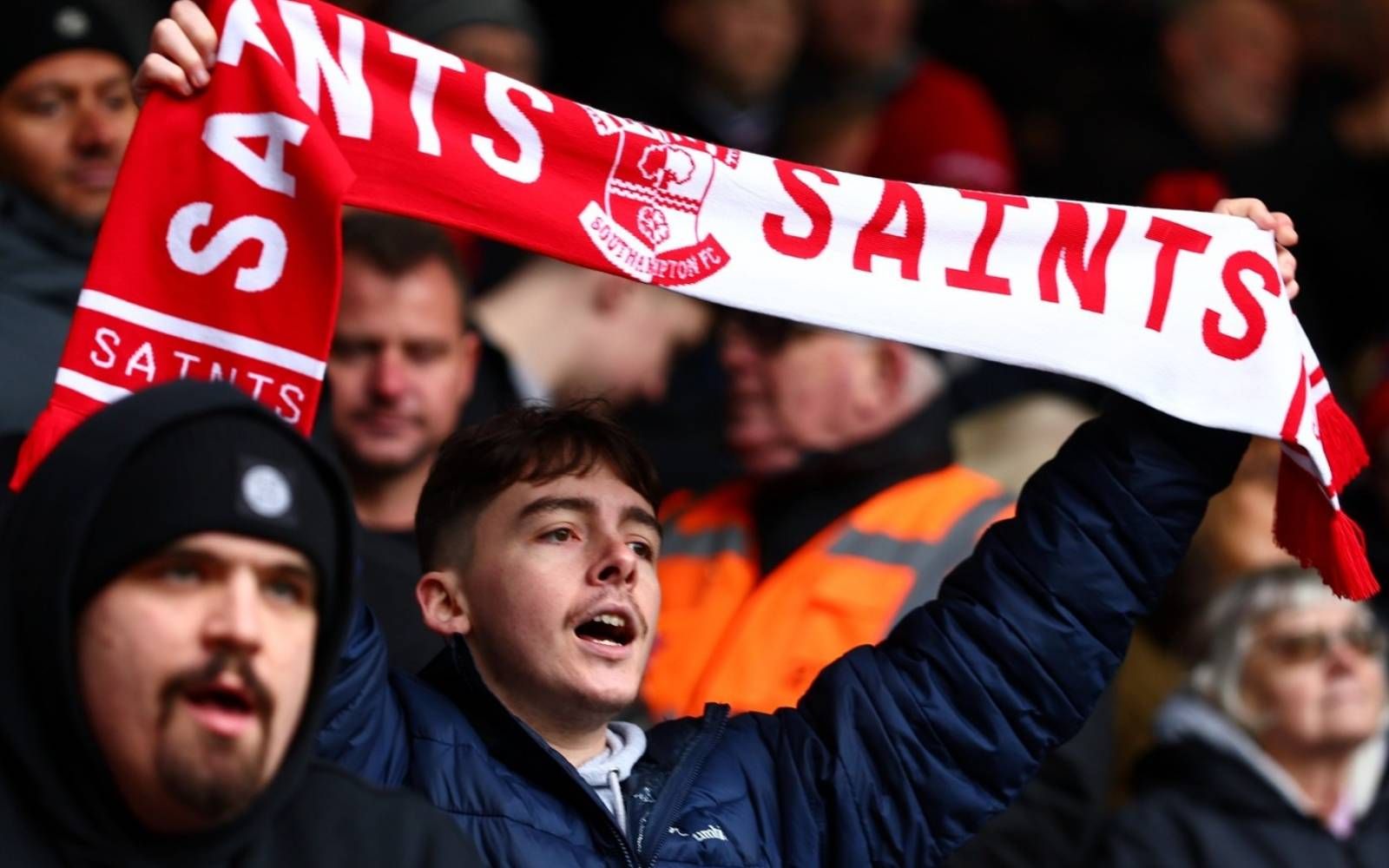 Surging Southampton move into Championship play-off places