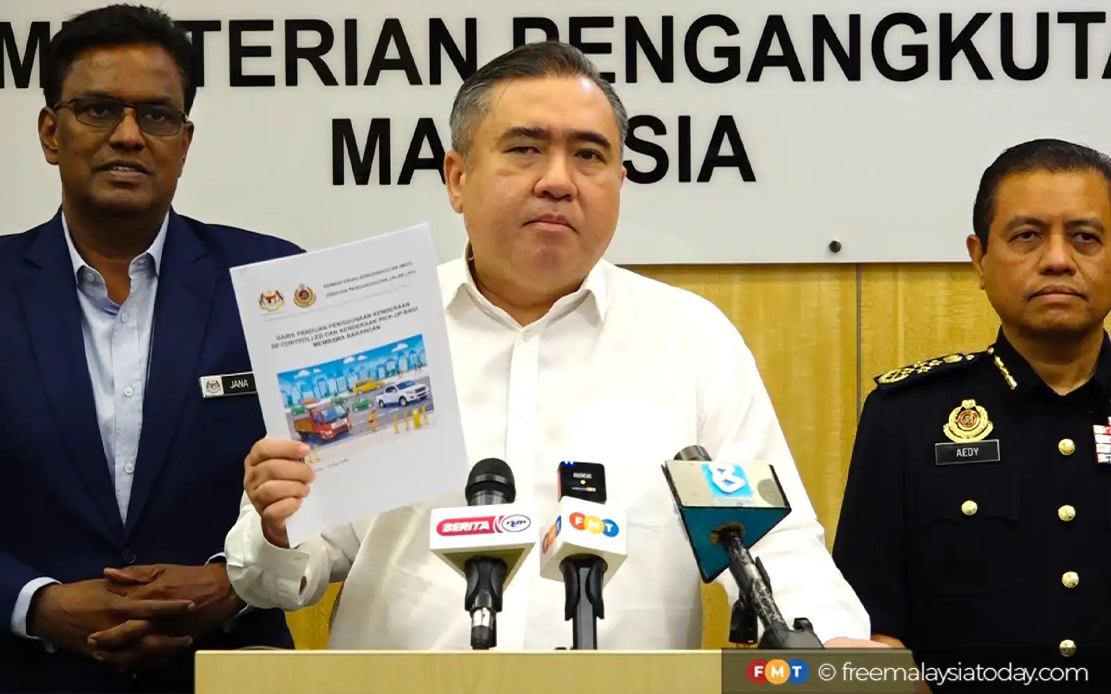 MOT keluar garis panduan kenderaan de-controlled, pikap barangan