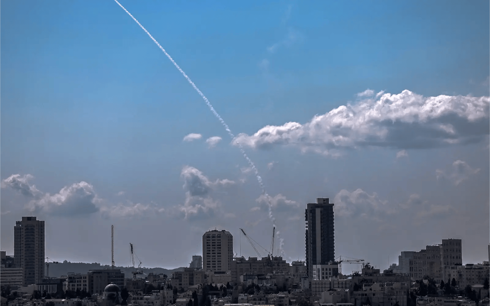 US says Iran firing fewer missiles, strikes to expand inland