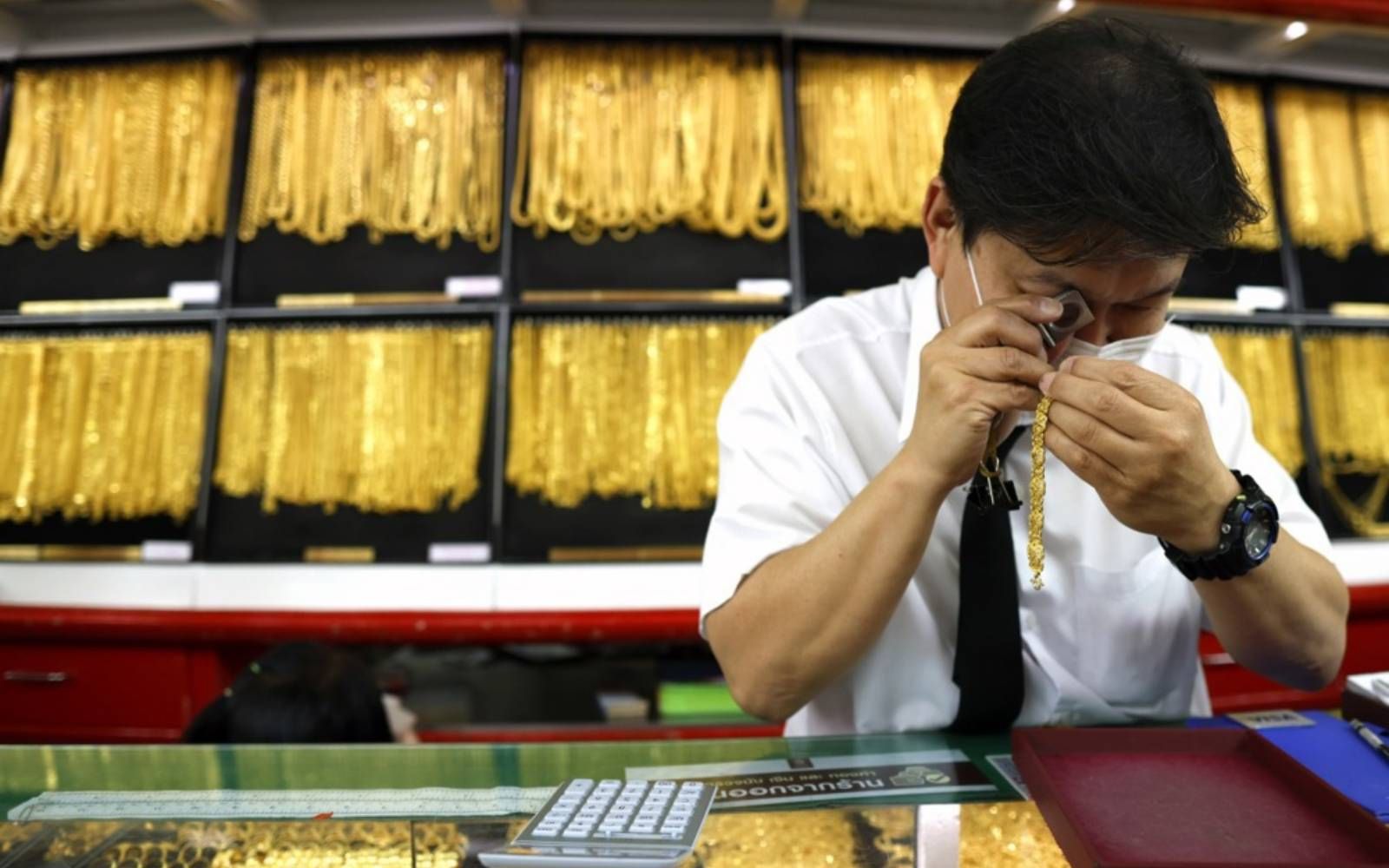 Gold climbs as Middle East war boosts safe-haven demand