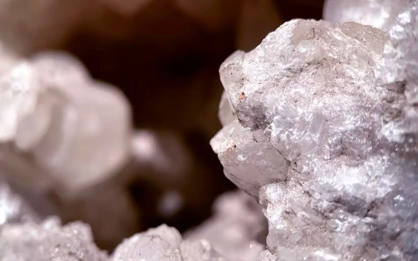 Rampasan RM5 juta, kilang haram proses kuarza lumpuh