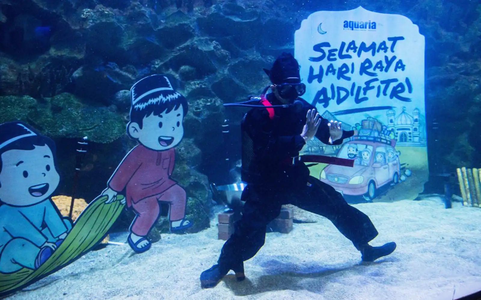 Underwater silat brings Raya spirit to Aquaria KLCC